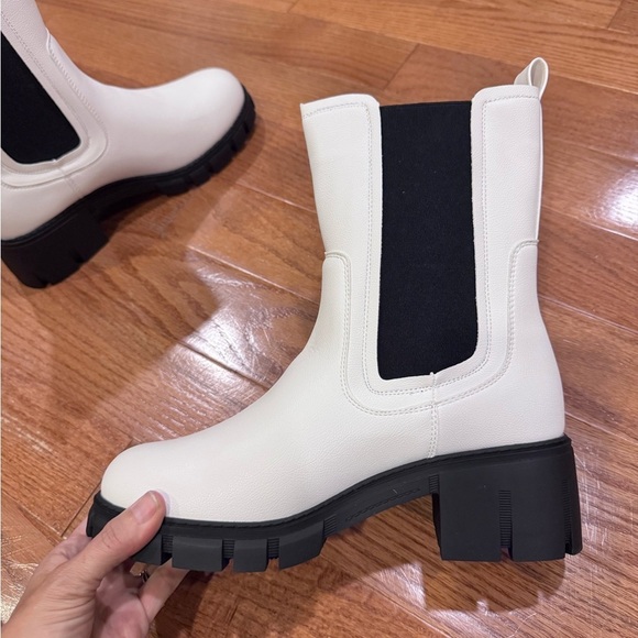 Tinstree Stylish Chunky Sole Women's Chelsea Boots Size 10 Urban Chic Edgy - Picture 3 of 6